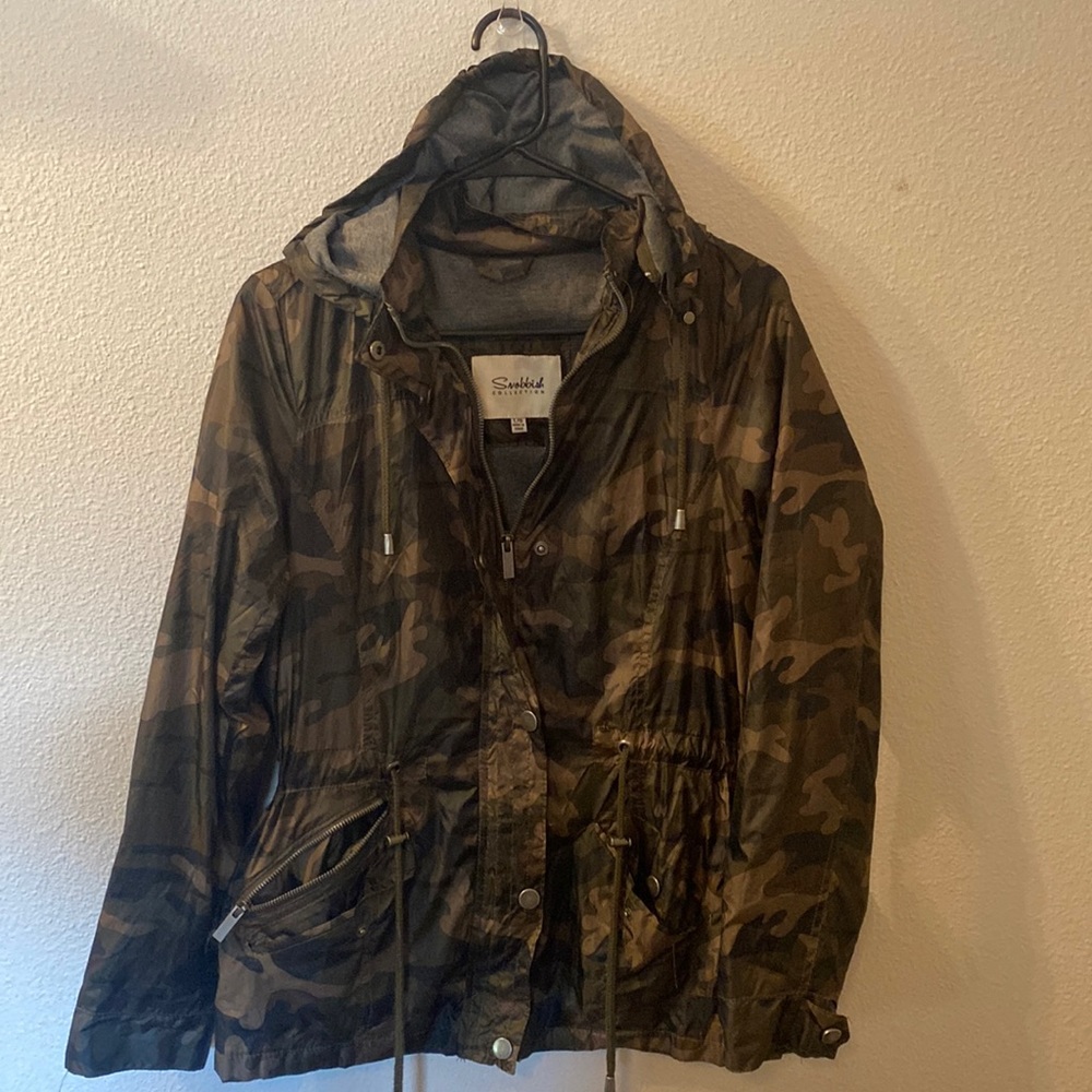 Snobbish Collection camo hooded rain coat size large